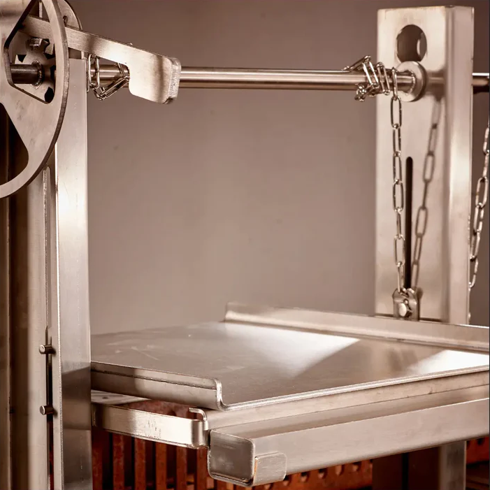 Stainless steel accessory for Grande with adjustable chain and flat platform surface