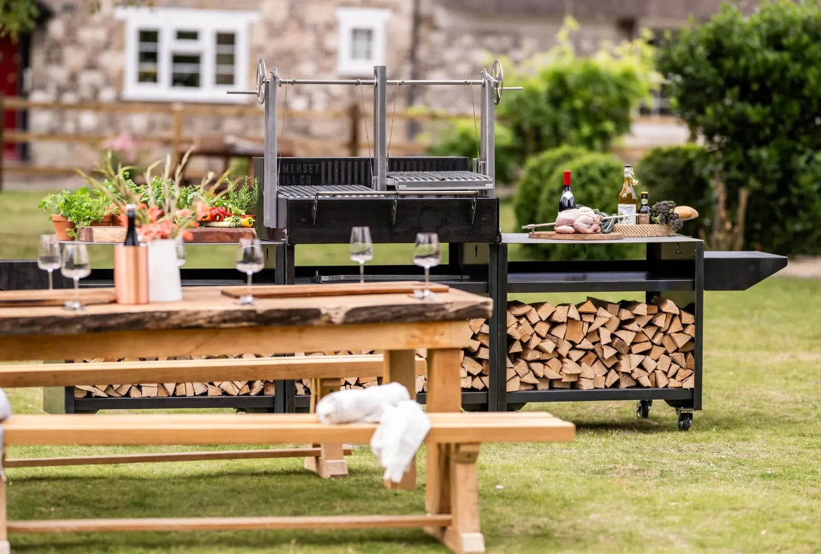 Somerset Grill Co Grande Gunmetal Outdoor Kitchen Bundle with an Argentinian Grill Grande Gunmetal Outdoor Kitchen Bundle