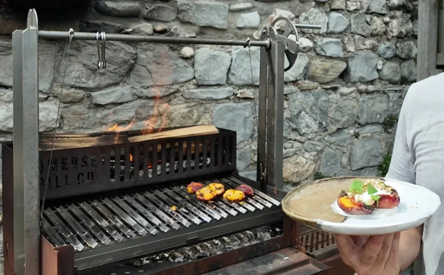 Grilled Peaches with Yoghurt & Granola