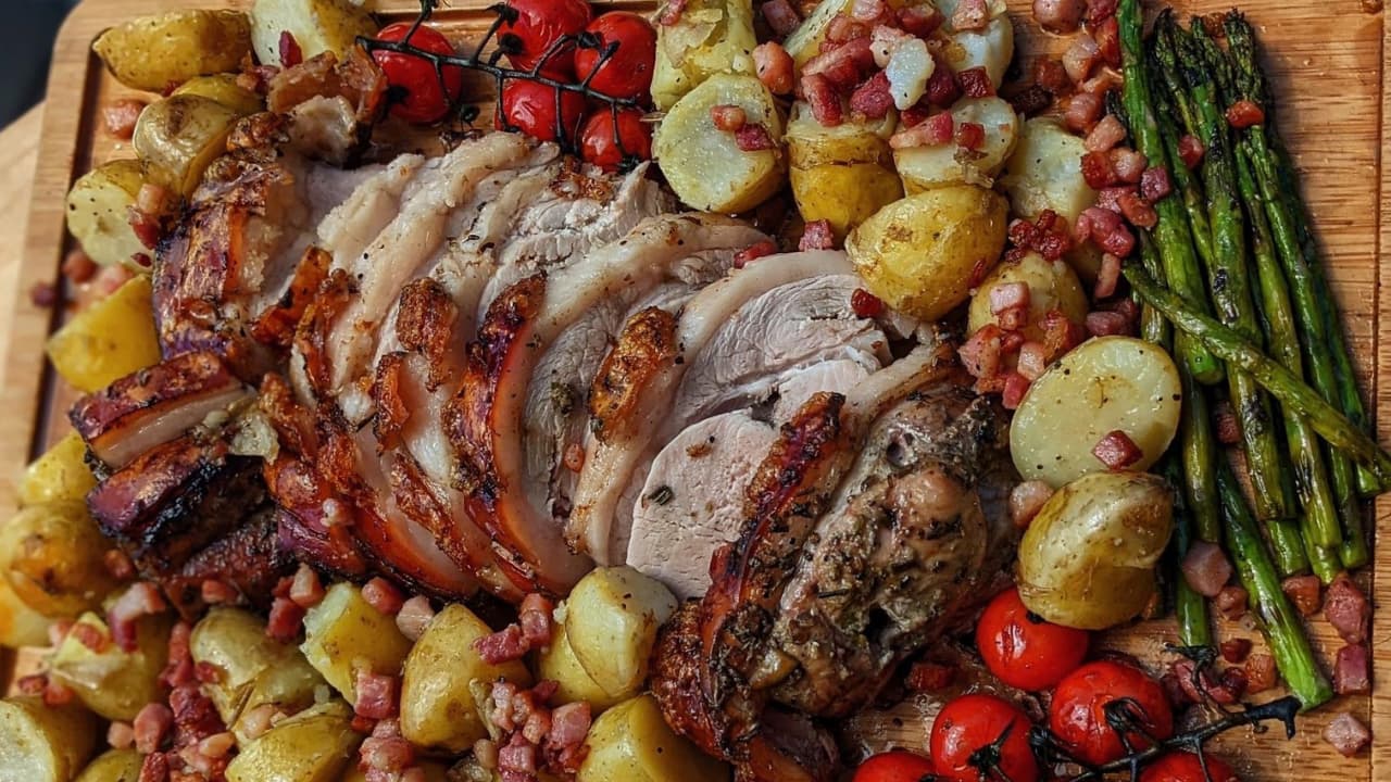 The Smokin' Elk: Fire Cooked Pork Leg Joint With Gorgeous Crackling!