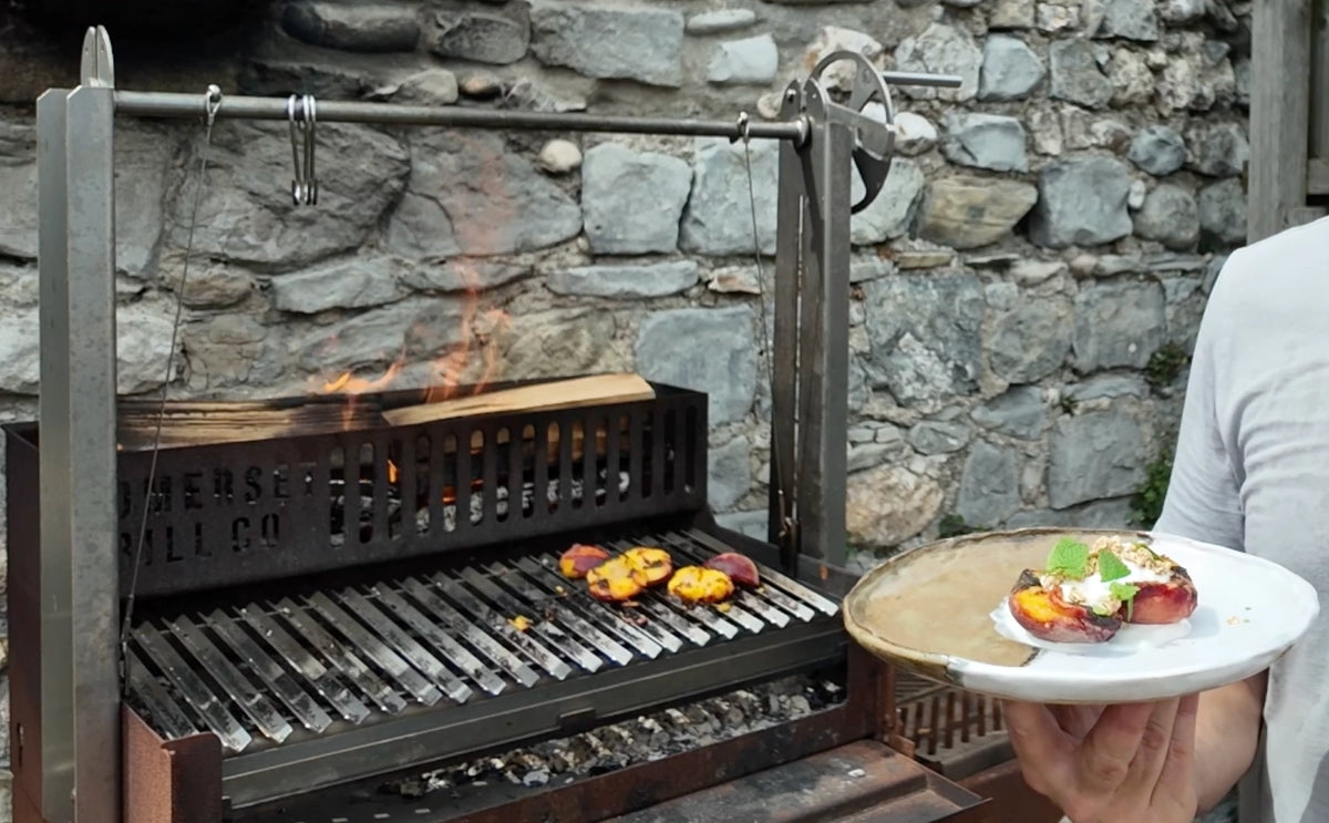Grilled Peaches with Yoghurt & Granola