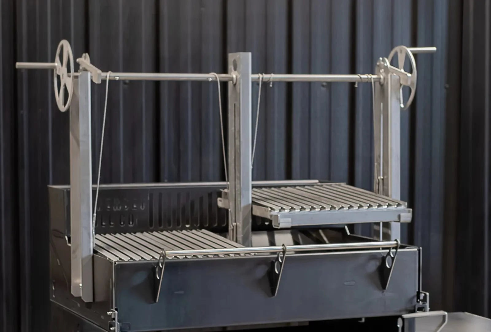 Somerset Grill Co Grande Gunmetal Argentinian Grill  Grande Gunmetal